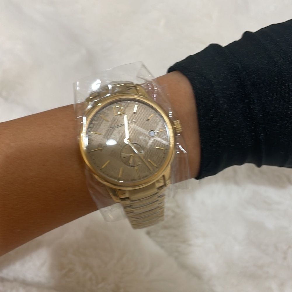 NIB Gold Tone Burberry Watch - Picture 8 of 10